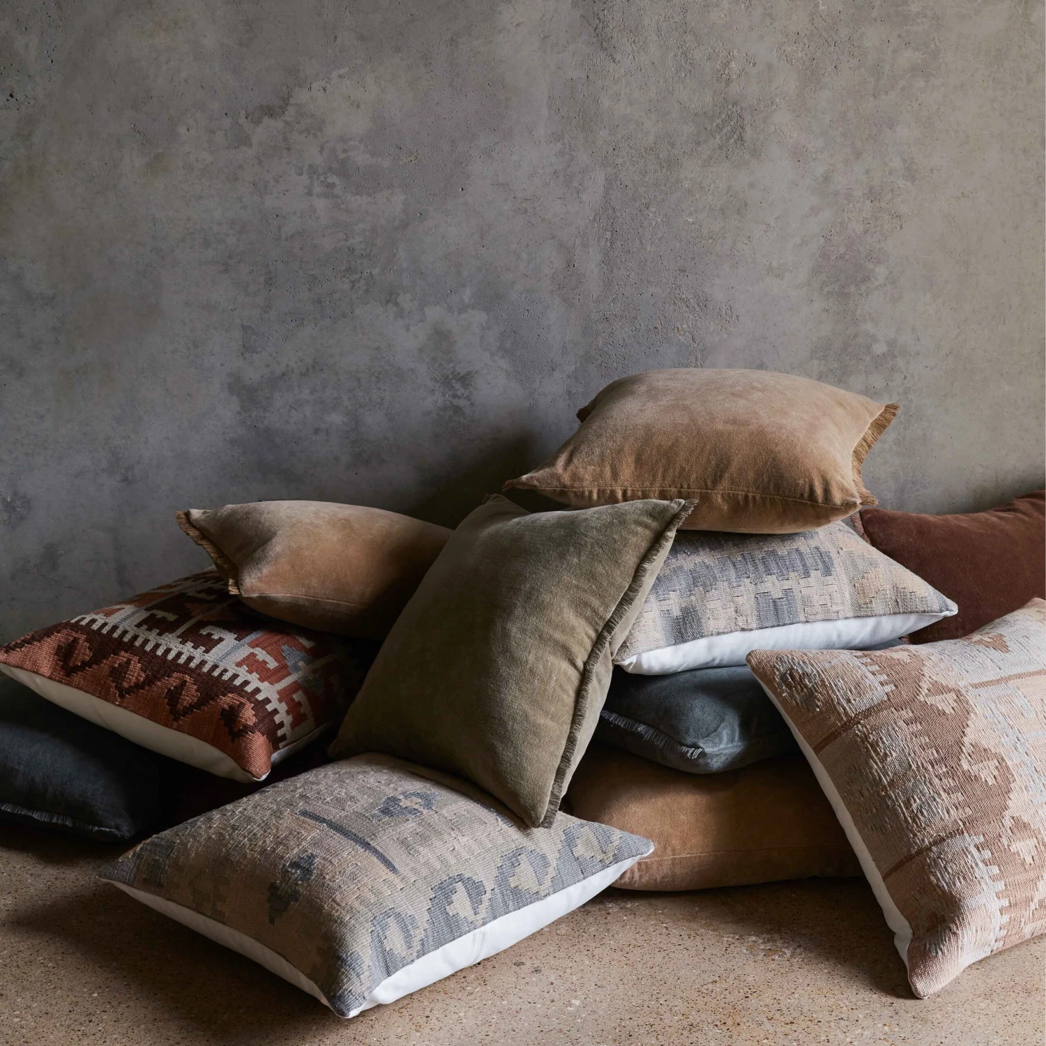 Akara Kilim Pillow 7 Akara Kilim Pillow - Image 5