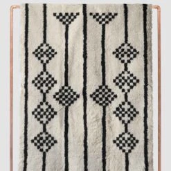 Ediz Hand-Knotted Area Rug