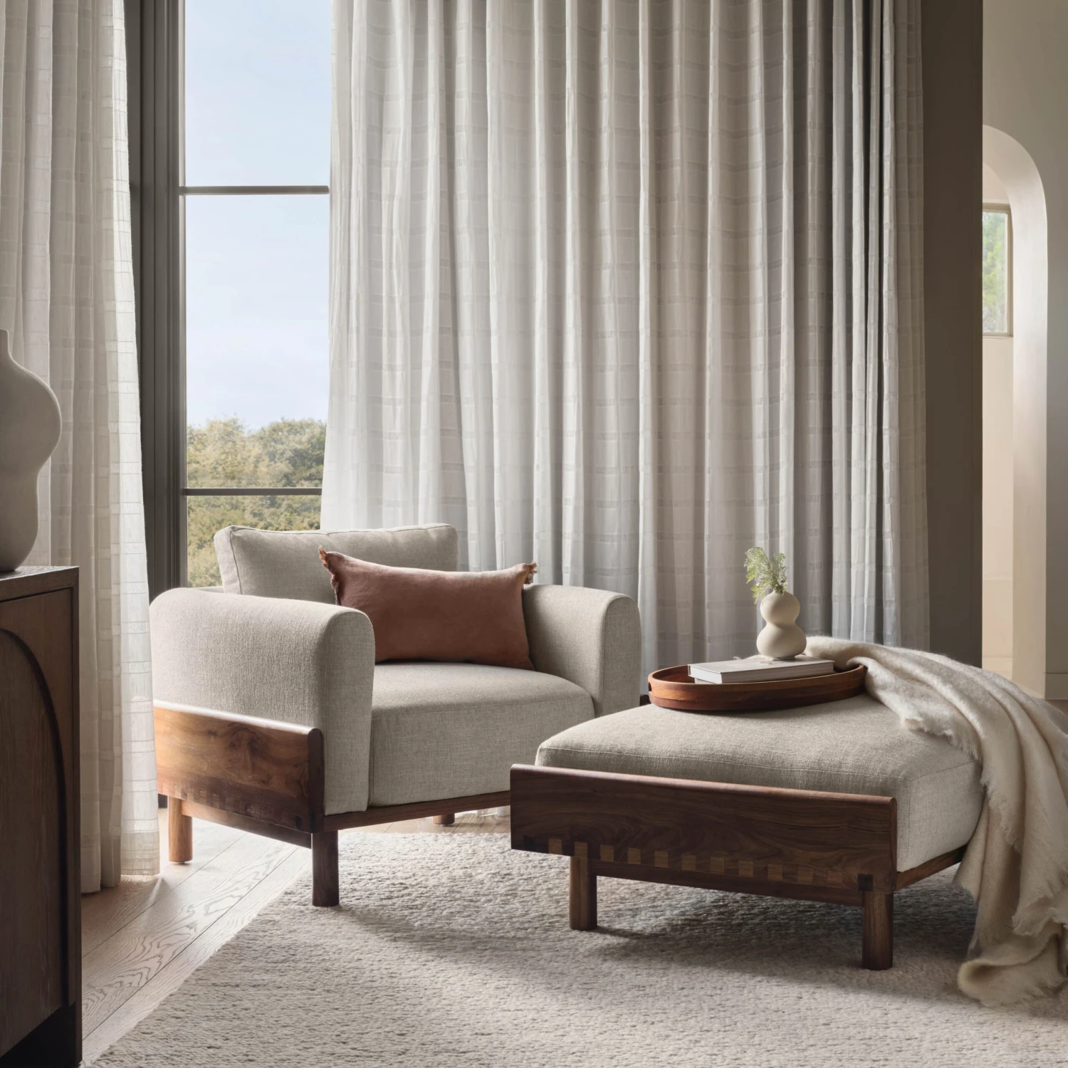 Helm Ottoman 4 Helm Ottoman - Image 2