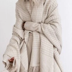 La Leña Luxe Alpaca Throw -Home Sale Shop La Lena Throw Sand 14 FIGTNY 6826ee6b 297c 4150 8f21 e36c8f36bdff