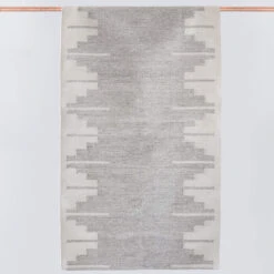 La Cima Handwoven Accent Rug - Grey